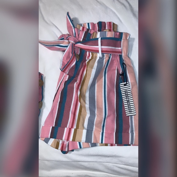 NWT Striped 2 piece crop top & shorts - Picture 2 of 3